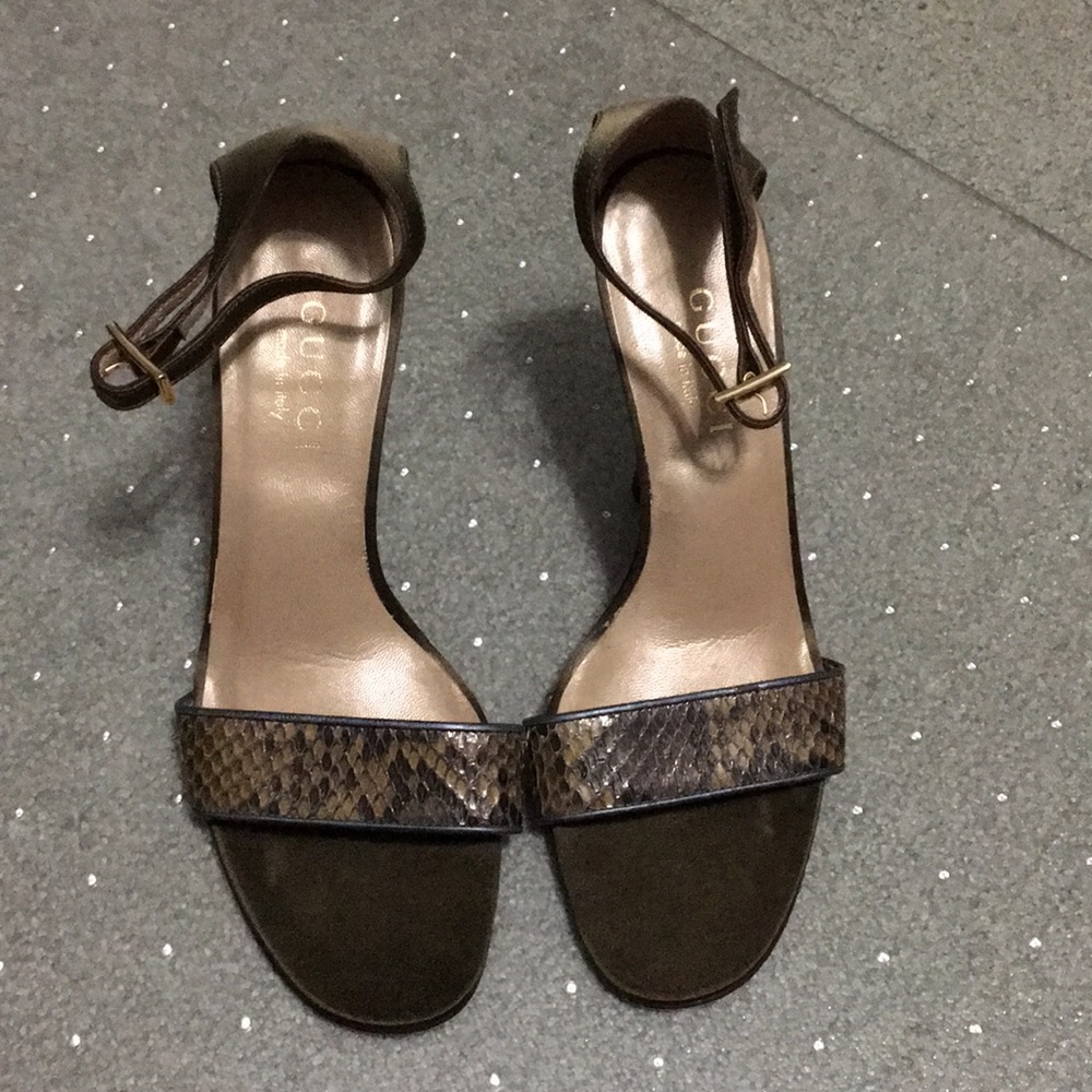 Vintage GUCCI olive green heels